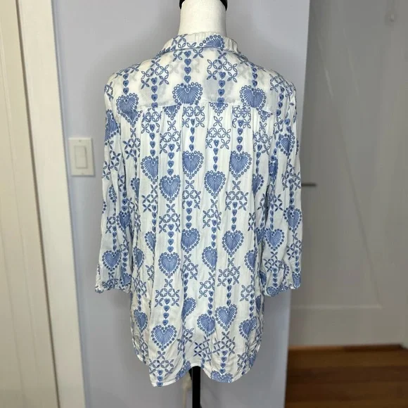 Johnny White Maeve 3/4 Sleeve Button Down w/blue heart embroidery. Size M. EUC! - Picture 4 of 10